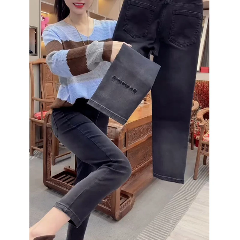 黑灰色高腰弹力刺绣直筒牛仔裤女春秋新款胖mm梨形身材显瘦九分裤
