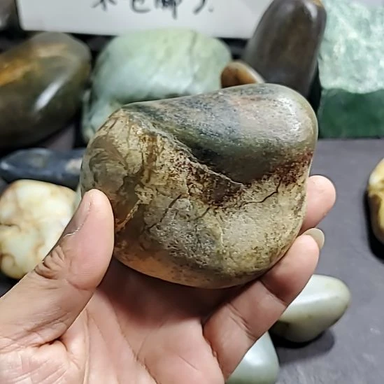 松***林未镶嵌和田玉（糖玉）挂件