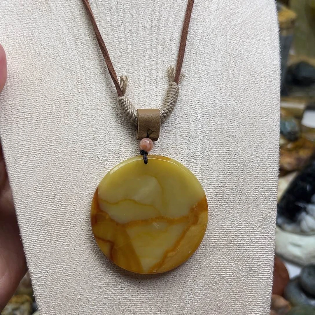 岫玉未镶嵌颈饰花玉无事牌