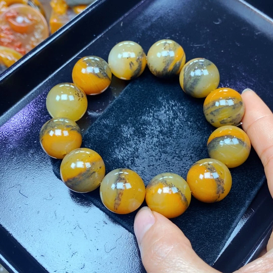 未镶嵌石英质玉（黄龙玉）颈饰