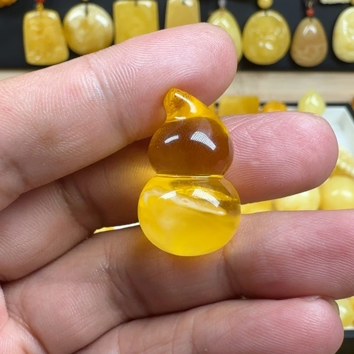 蜜蜡未镶嵌颈饰葫芦