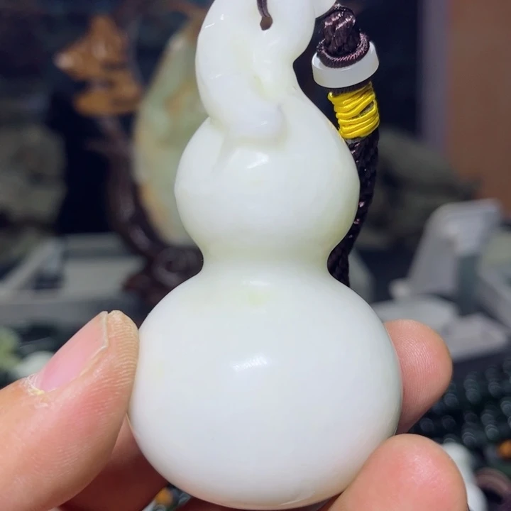 蛇纹石玉手把件未镶嵌