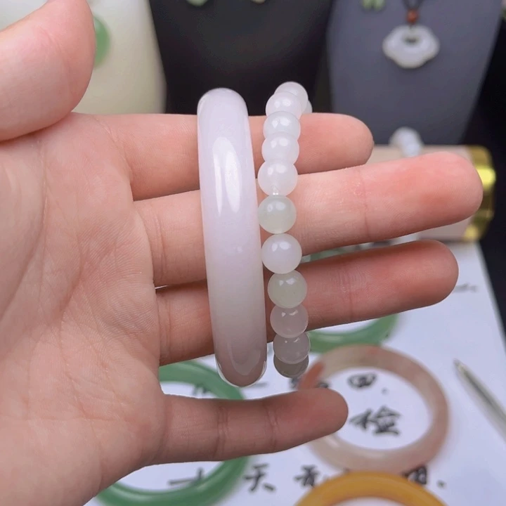 石英质玉（金丝玉）手镯未镶嵌62