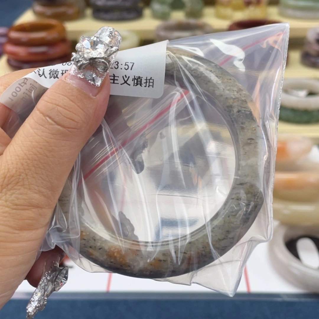 【闪购商品】石英岩玉手镯未镶嵌大**乔