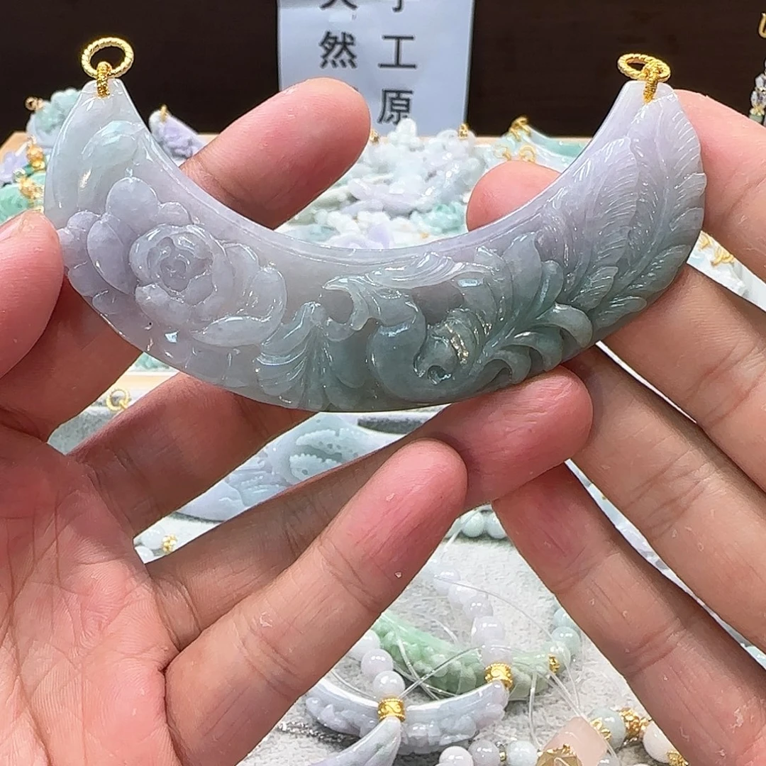 翡翠未镶嵌颈饰大弯弯