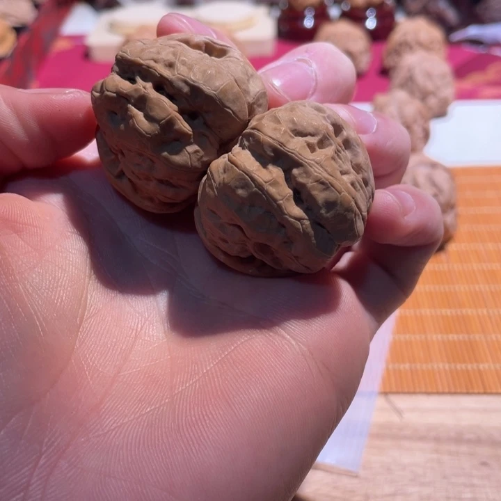 萝***菜核桃文玩蛤蟆蛤蟆头B04