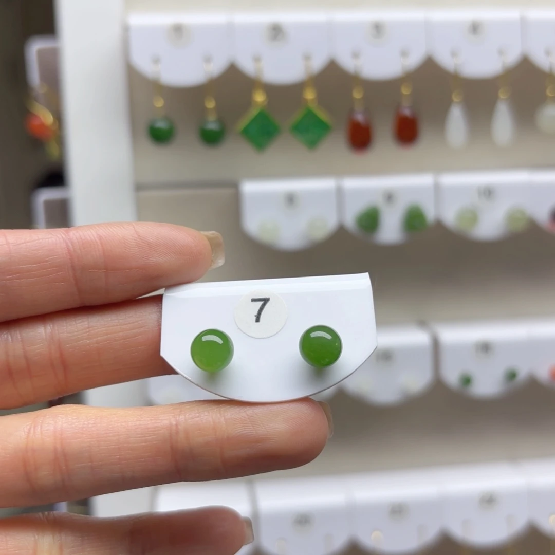 18K金镶嵌和田玉耳饰