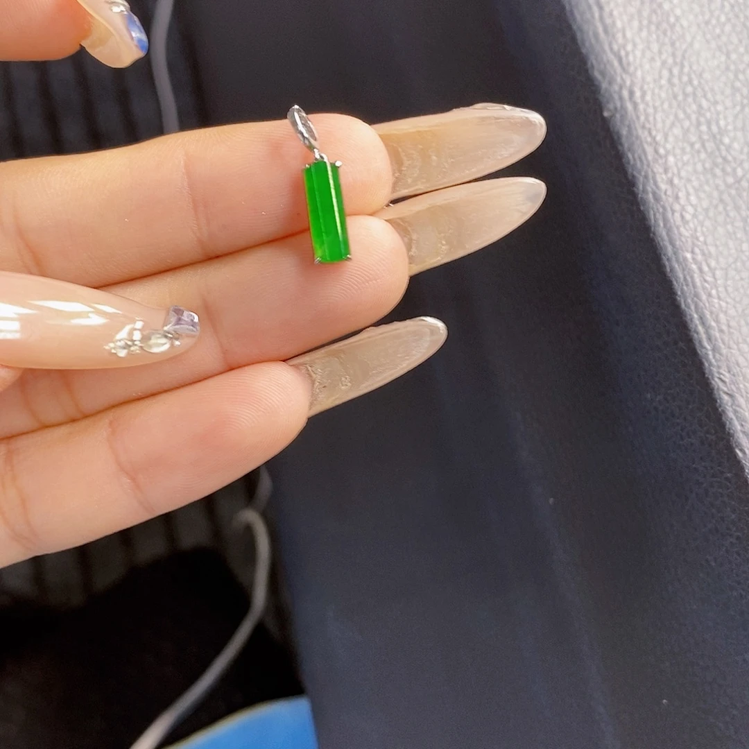 翡翠18K金镶嵌颈饰翡翠