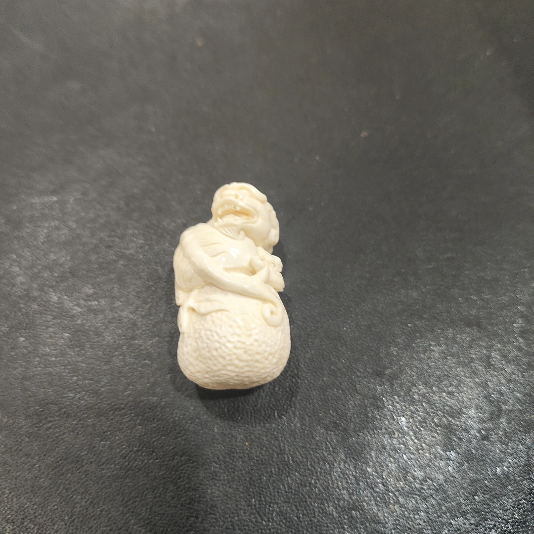 猛犸约6.4克雕刻件ZL4225