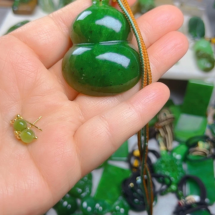 颈饰未镶嵌和田玉翡**丫