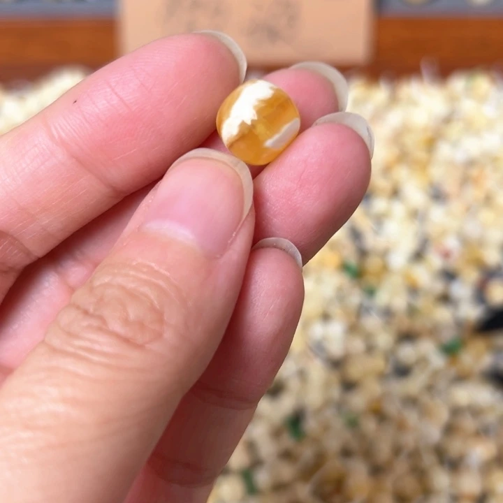蜜蜡未镶嵌裸石10.4mm一个