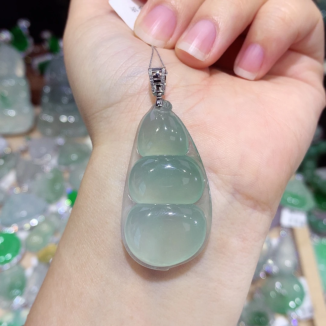 翡翠18K金镶嵌颈饰豆子