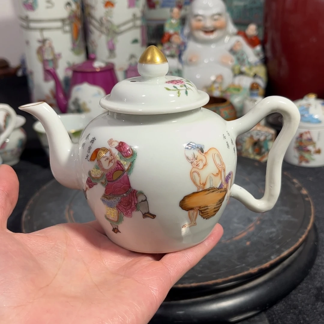 摆件粉彩无双谱人物茶壶