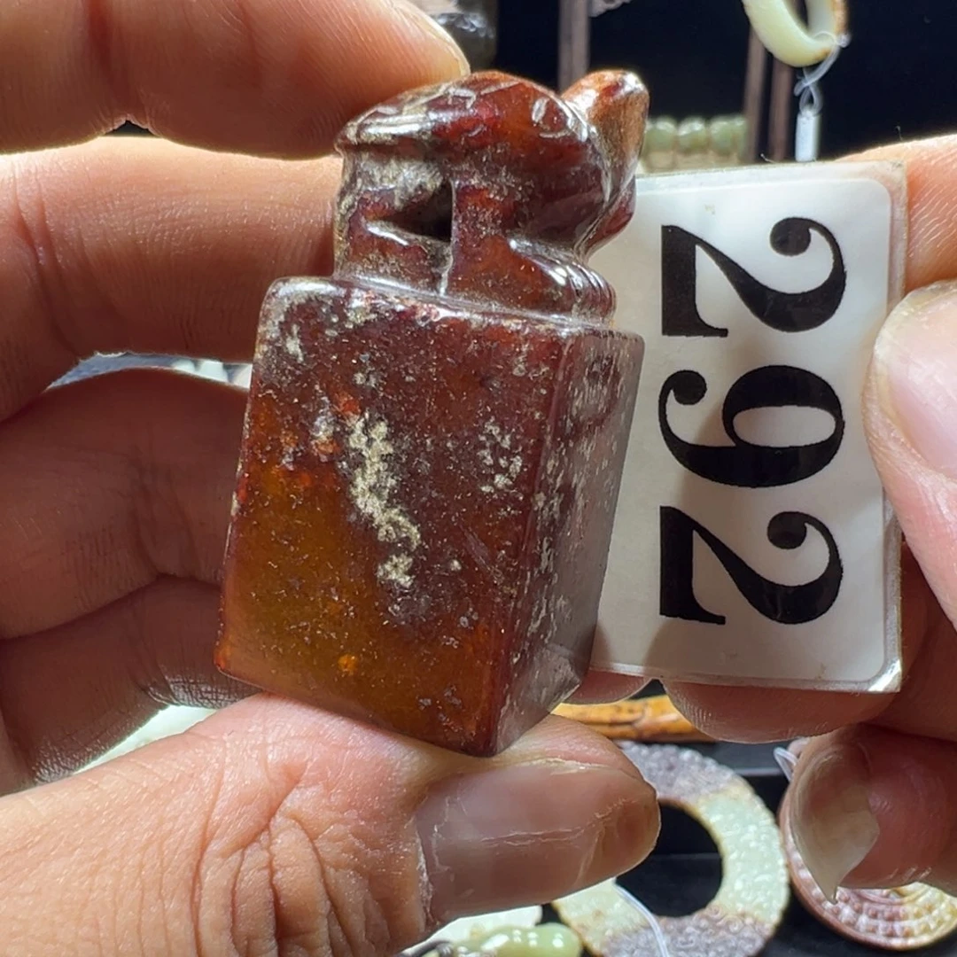 和田玉未镶嵌把件