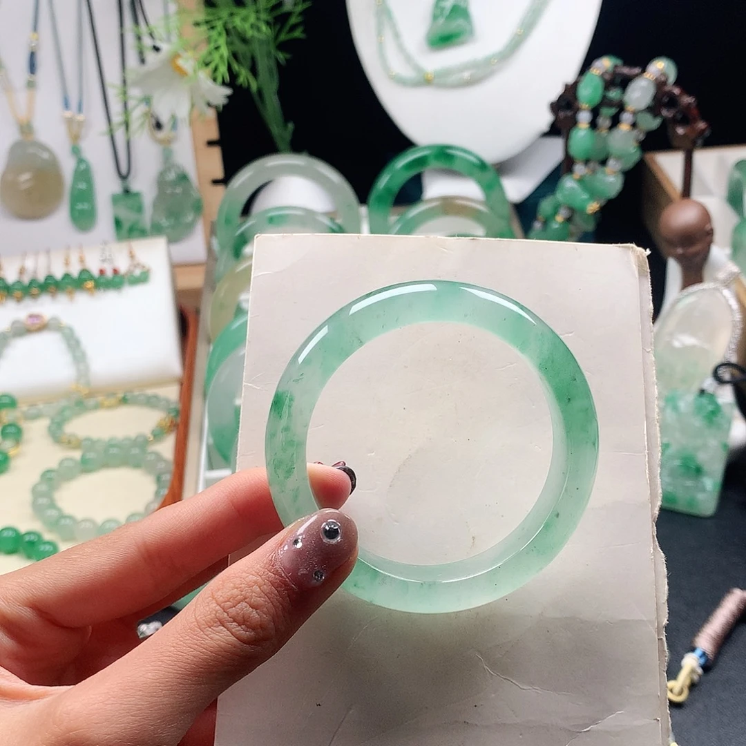 石英质玉手镯未镶嵌