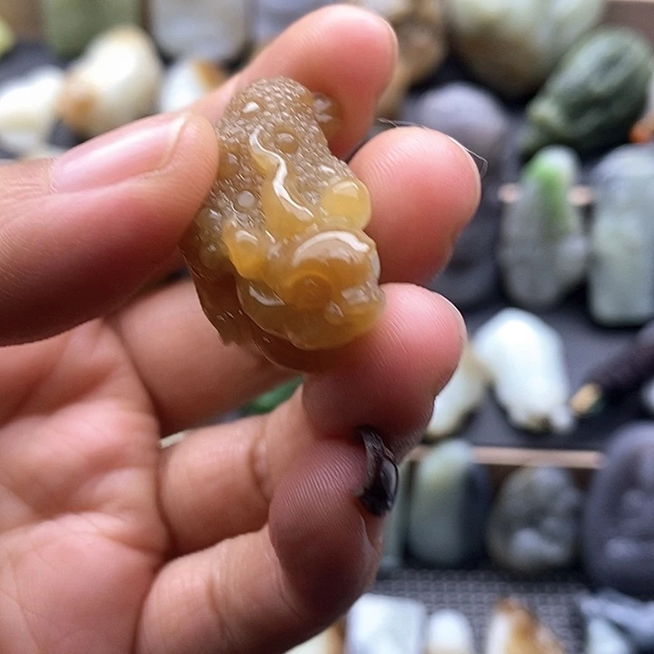 颈饰未镶嵌和田玉（糖玉）