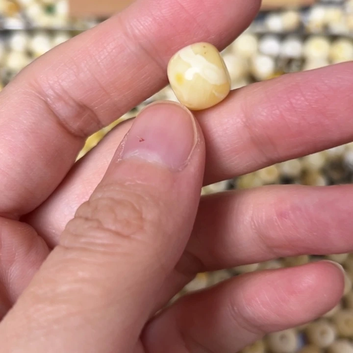 蜜蜡未镶嵌裸石11.1mm一个