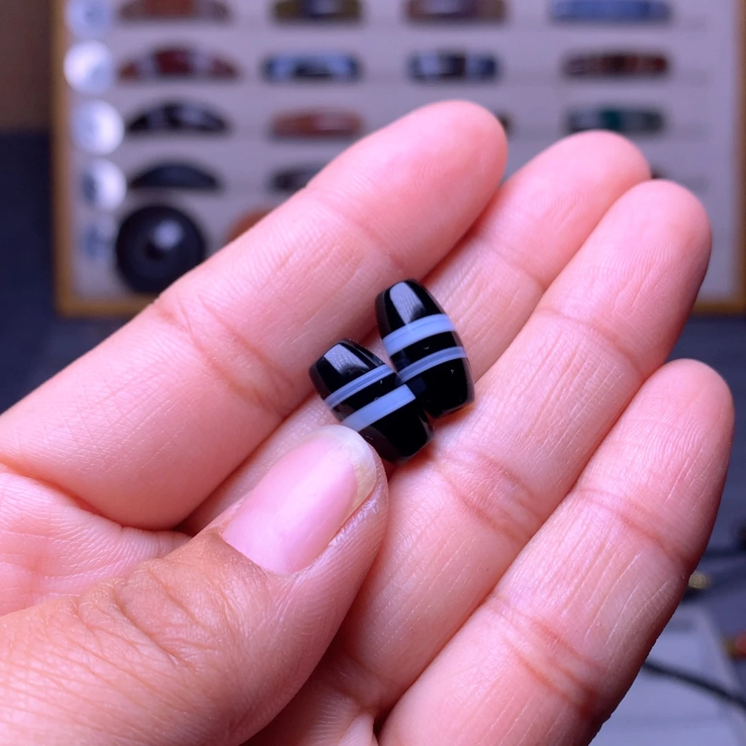 白***然玛瑙/玉髓未镶嵌珠宝奇石