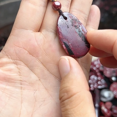 【闪购商品】天然辰砂天然原矿朱砂吊坠