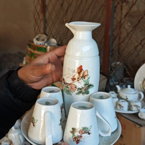 库存微瑕三打白骨精酒壶一套