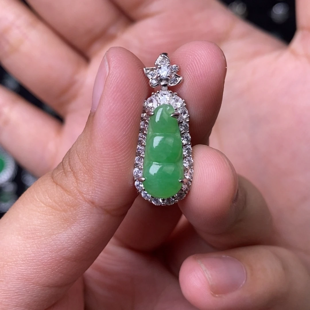 翡翠银S925镶嵌吊坠(赠链)