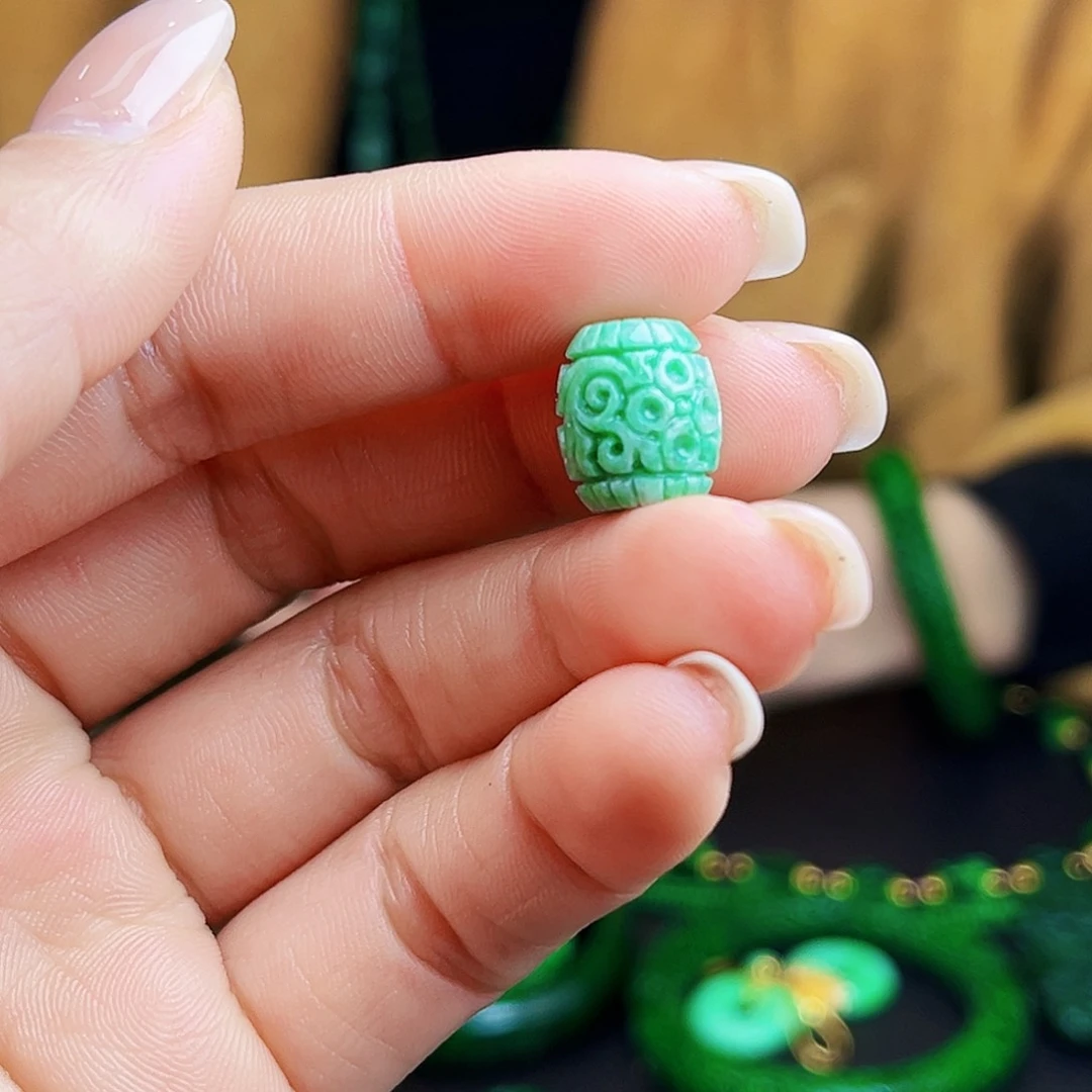 颈饰未镶嵌翡翠多样性