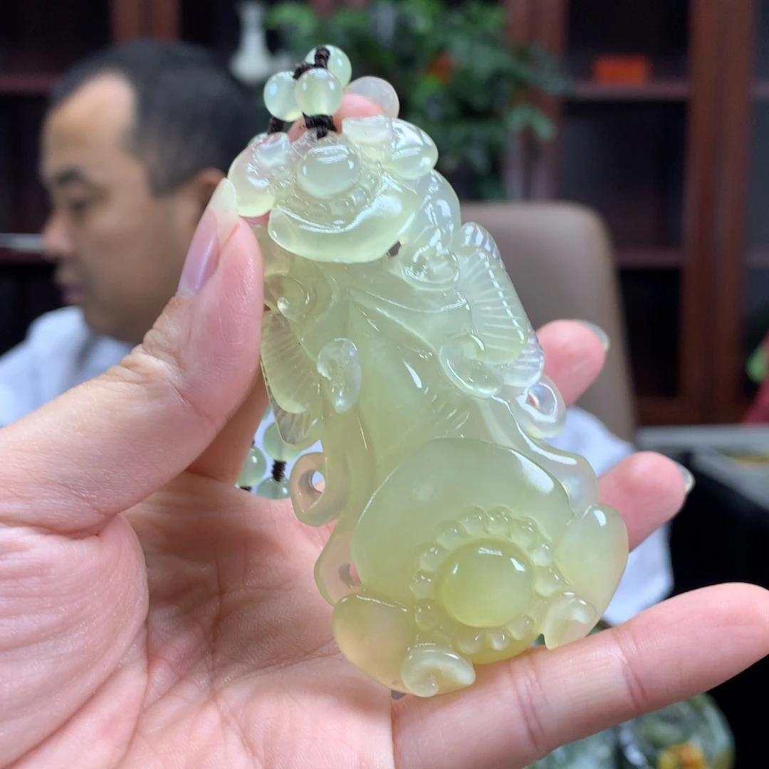 禄***禄蛇纹石玉未镶嵌颈饰