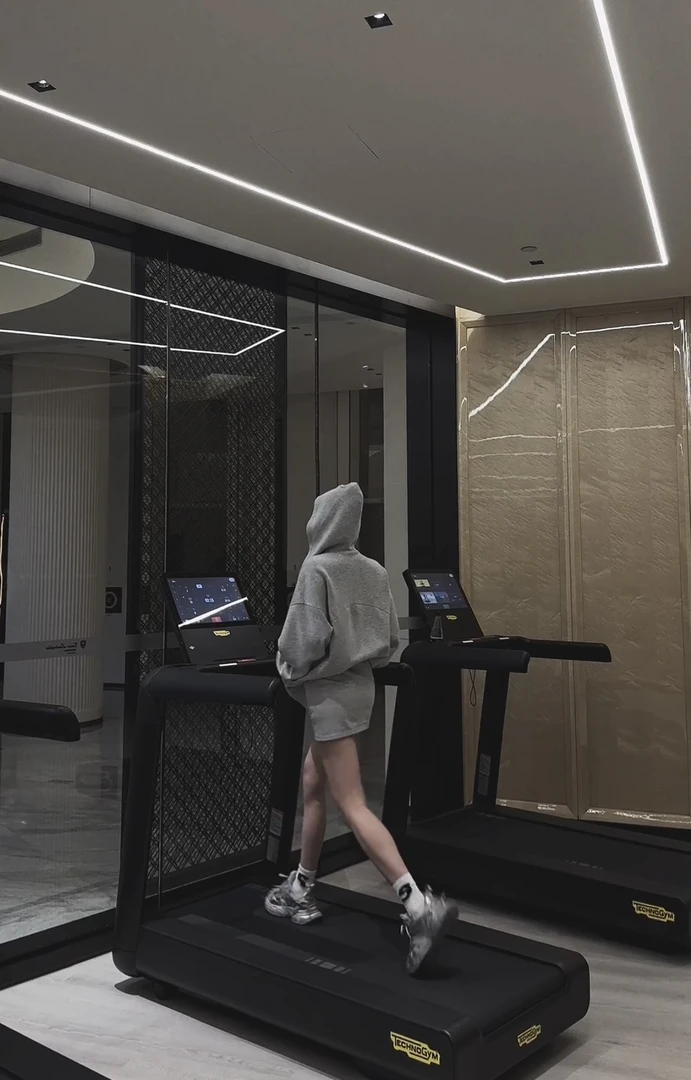 慵懒风套装女宽松连帽卫衣+高腰包臀半身裙 202552642A