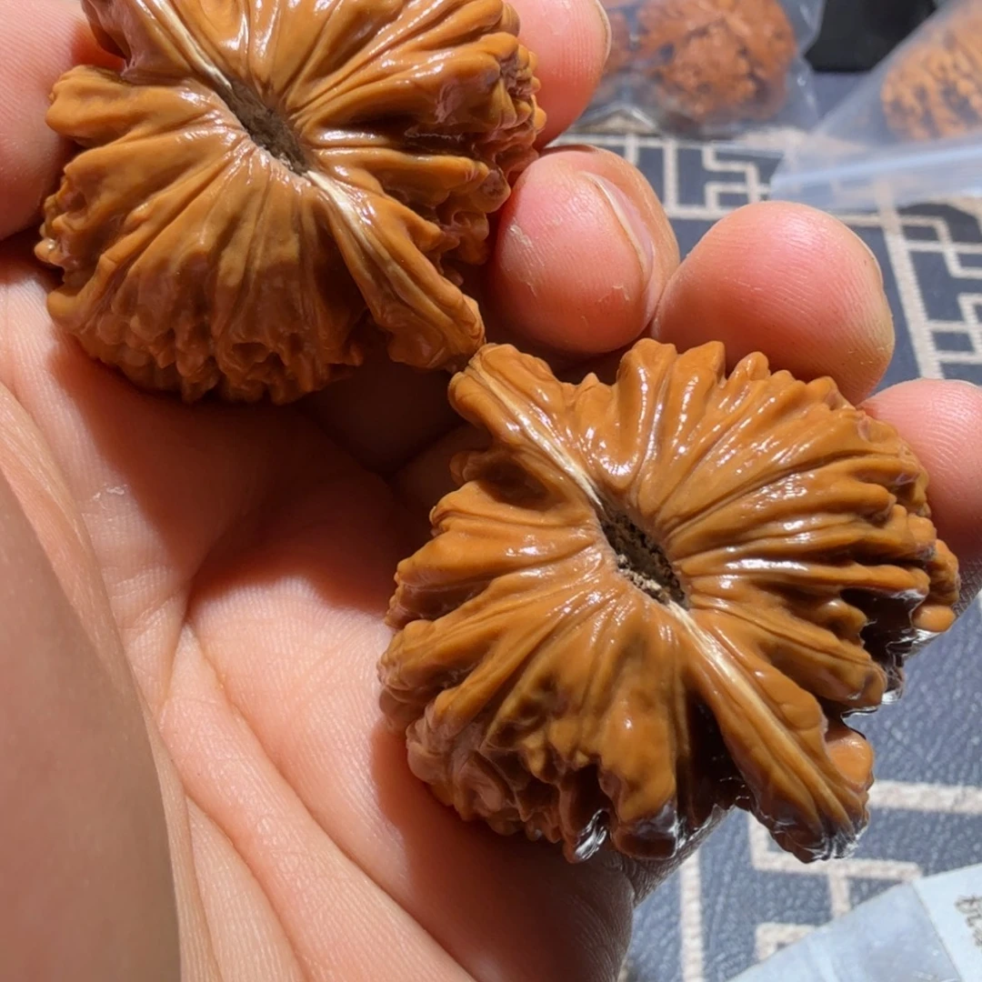 猴头核桃把件山地楼