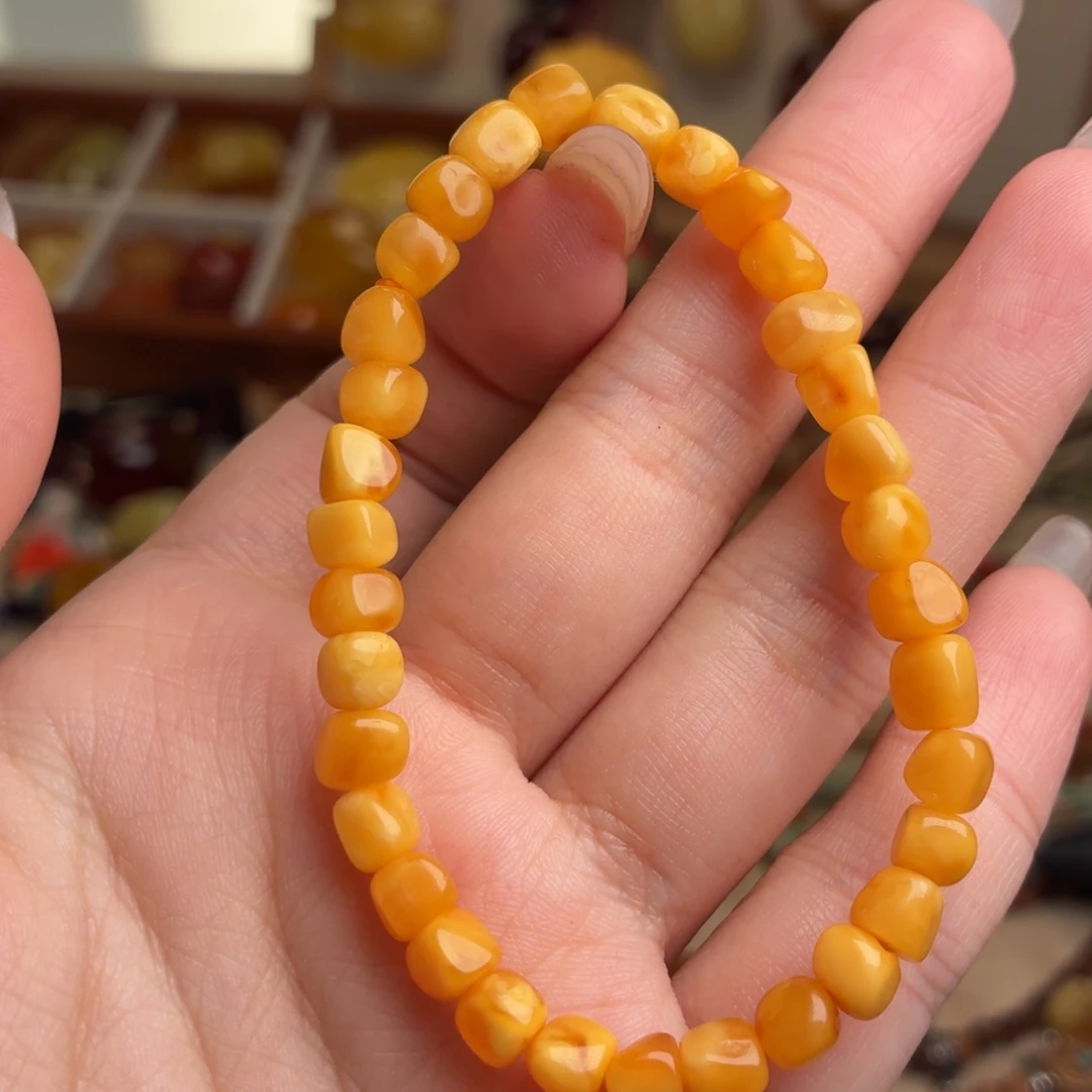 琥珀未镶嵌颈饰鸡油黄