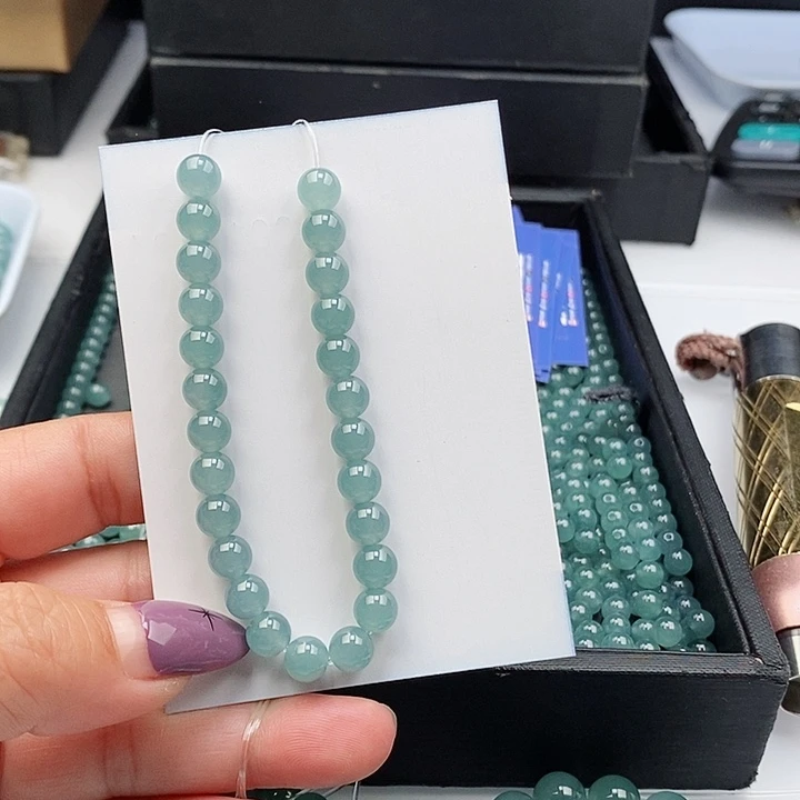 翡翠手链未镶嵌浮**影