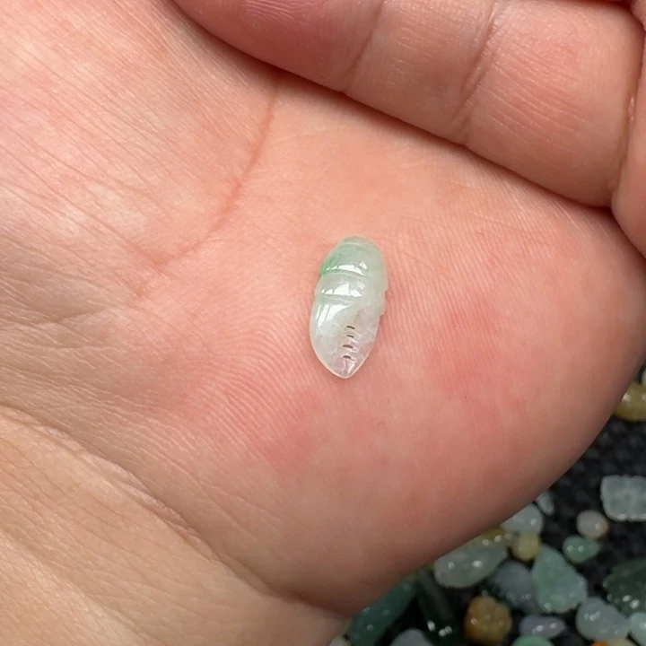 翡翠颈饰未镶嵌阿***?翡翠