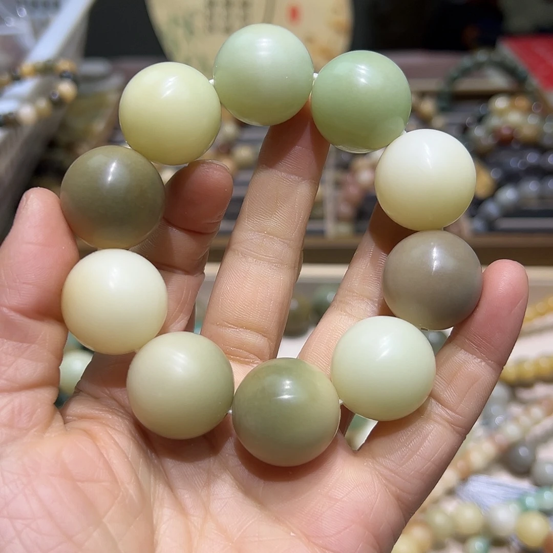 白玉菩提吊坠21卡干磨微瑕