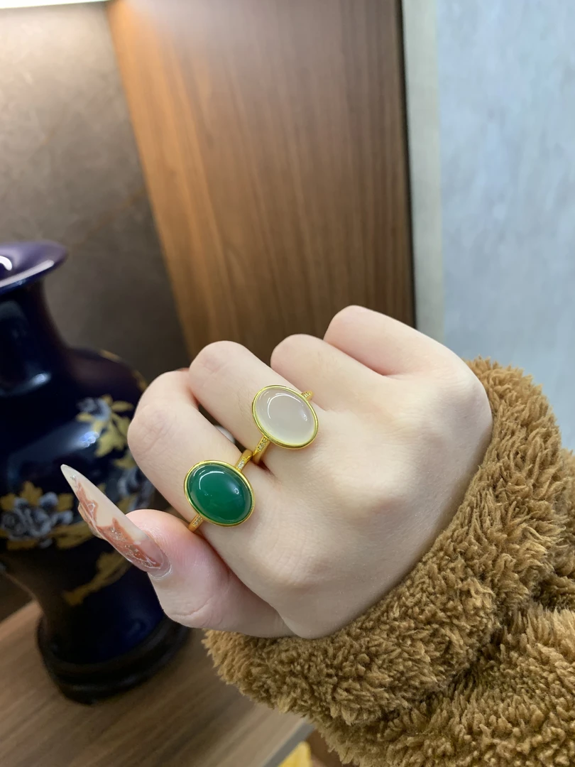 玛瑙玉髓蛋面豪镶嵌戒指