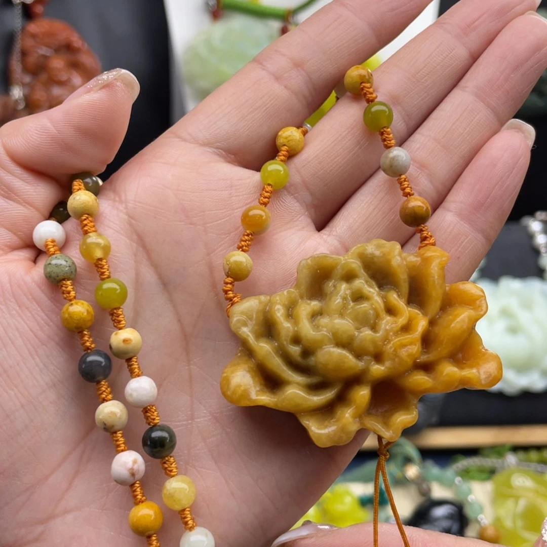 蛇纹石玉未镶嵌颈饰