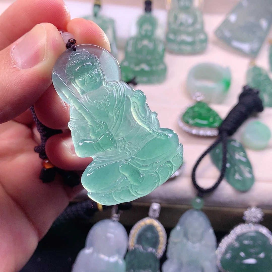 翡翠颈饰未镶嵌翡翠