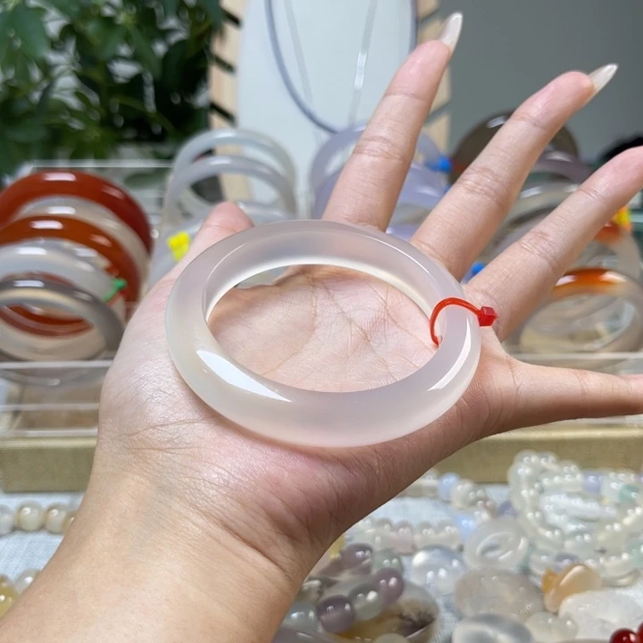 手镯玛瑙/玉髓未镶嵌8*1