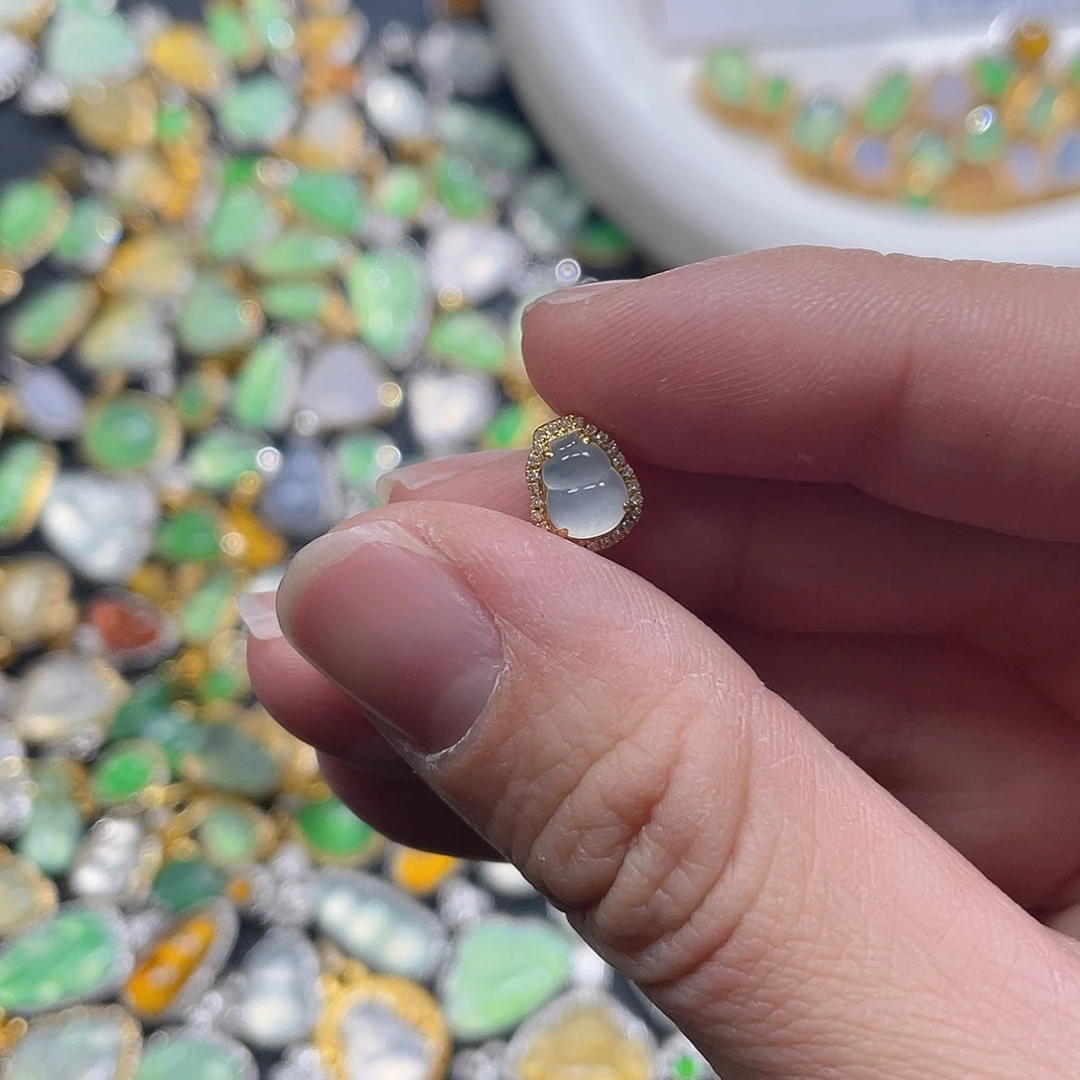 翡翠颈饰18K金镶嵌天然翡翠18kA货