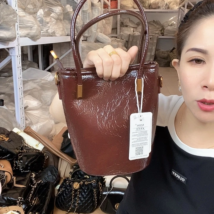 蚕丝小牛剖层皮革PU