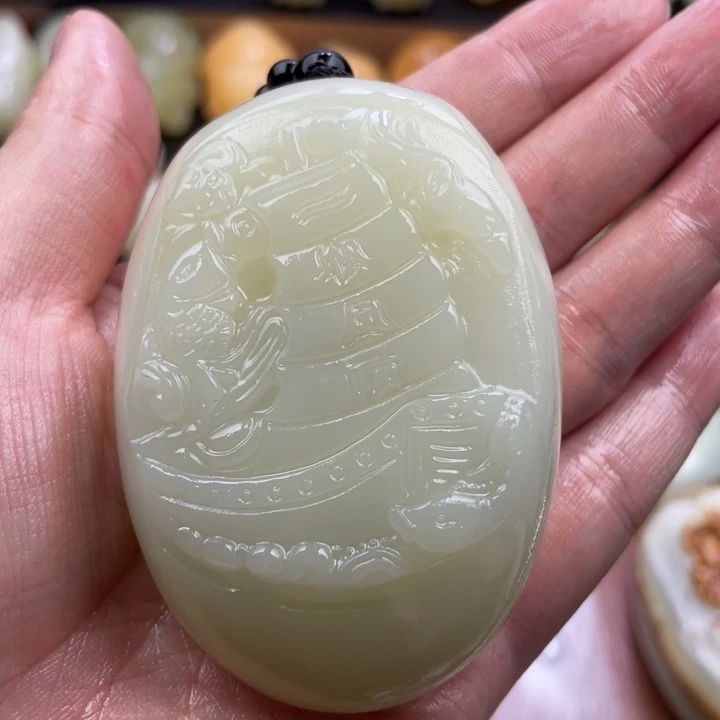 用***5石材天然古青石手把件