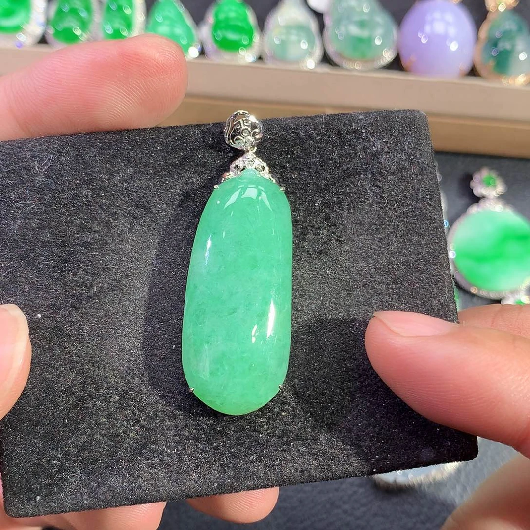 翡翠18K金镶嵌吊坠(赠链)