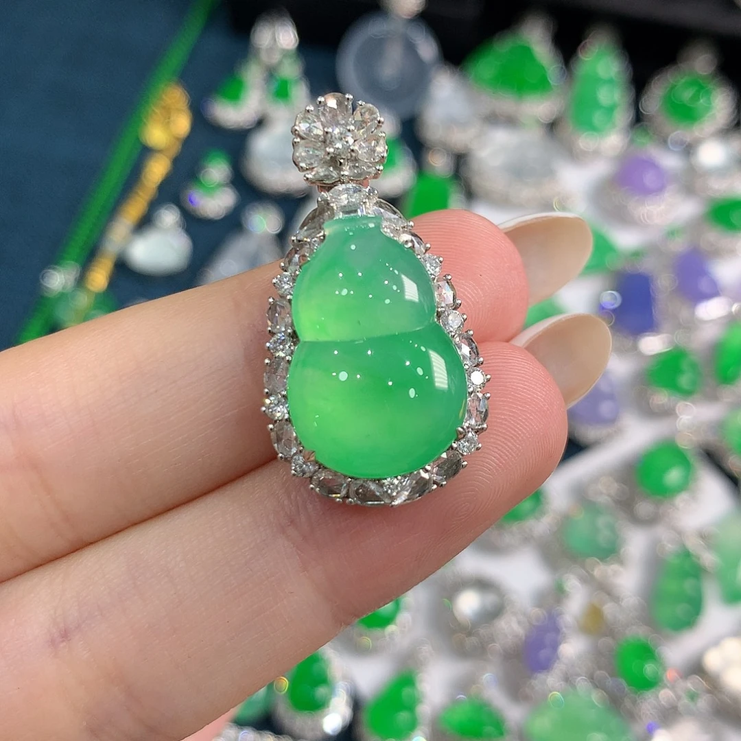 翡翠18K金镶嵌颈饰木那玻璃冰炸光甜绿葫芦 48小时鉴赏期