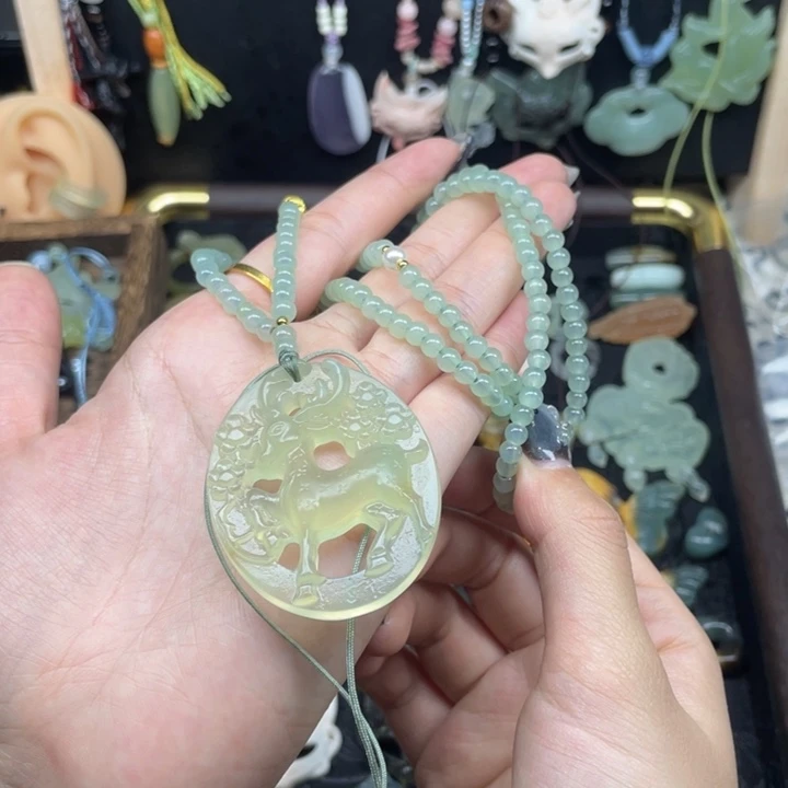 蛇纹石玉未镶嵌颈饰小鹿毛衣链