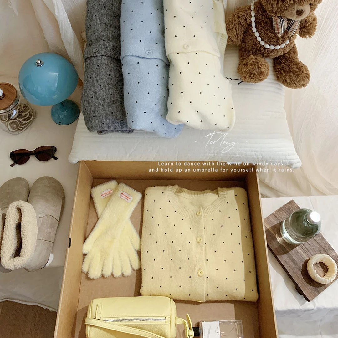 芝士奶油黄miu系波点圆领毛衣外套女秋冬月光蓝显白温柔针织开衫