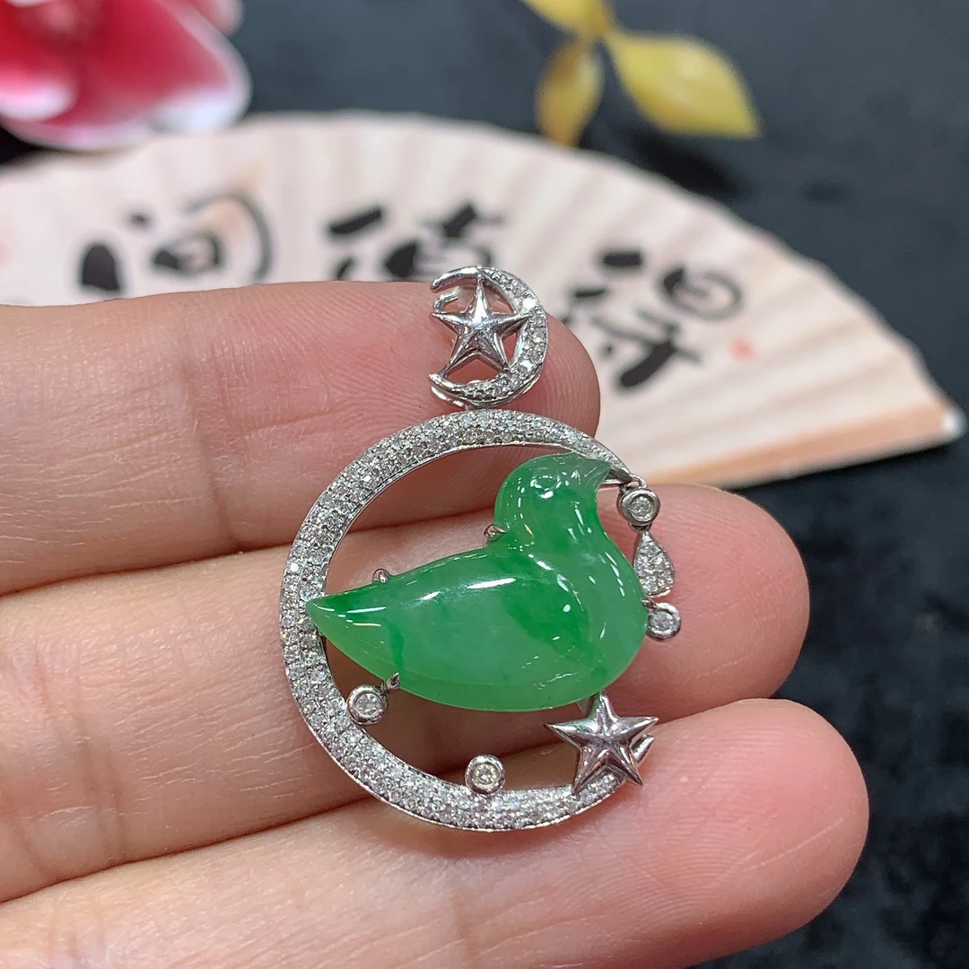 18k金天然A货翡翠小鸽子吊坠经典轻奢时尚