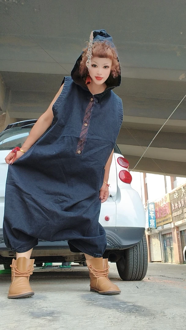 无吊牌砂洗做旧深兰色牛仔连帽连体裤