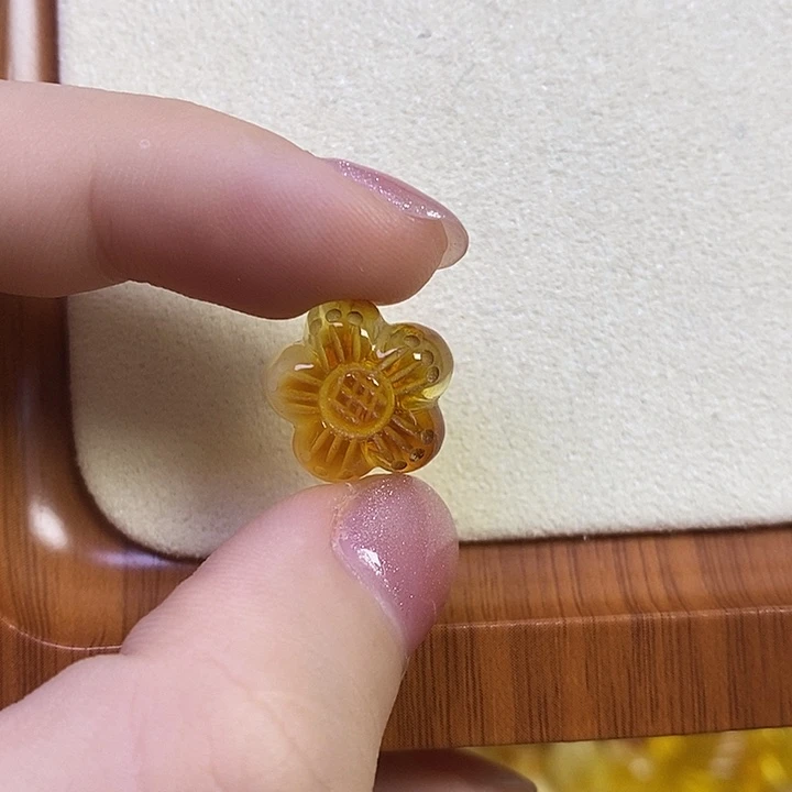 吊坠橄榄核五瓣花
