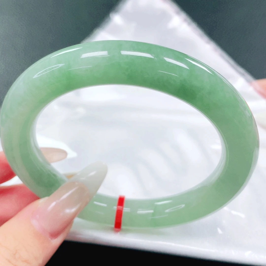 翡翠未镶嵌手镯57