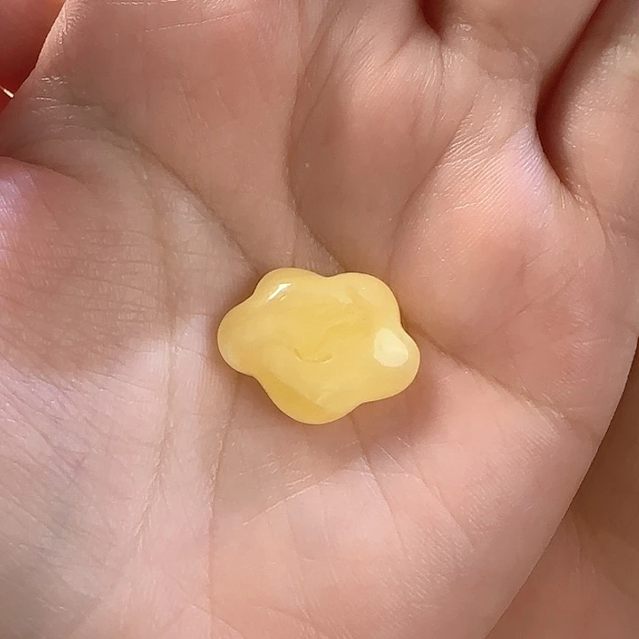 琥珀裸石未镶嵌小云朵