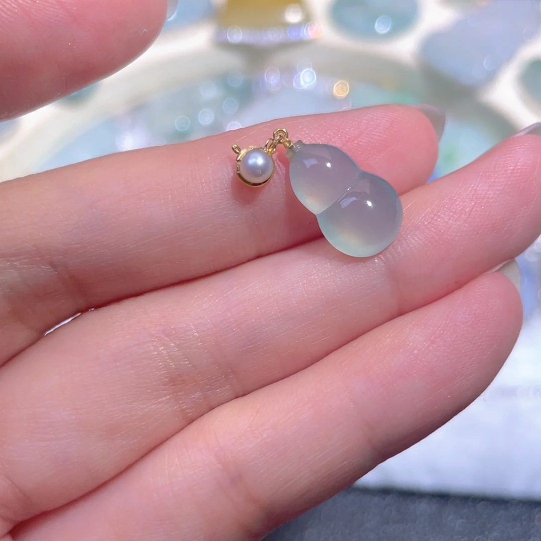 翡翠18K金镶嵌颈饰翡翠